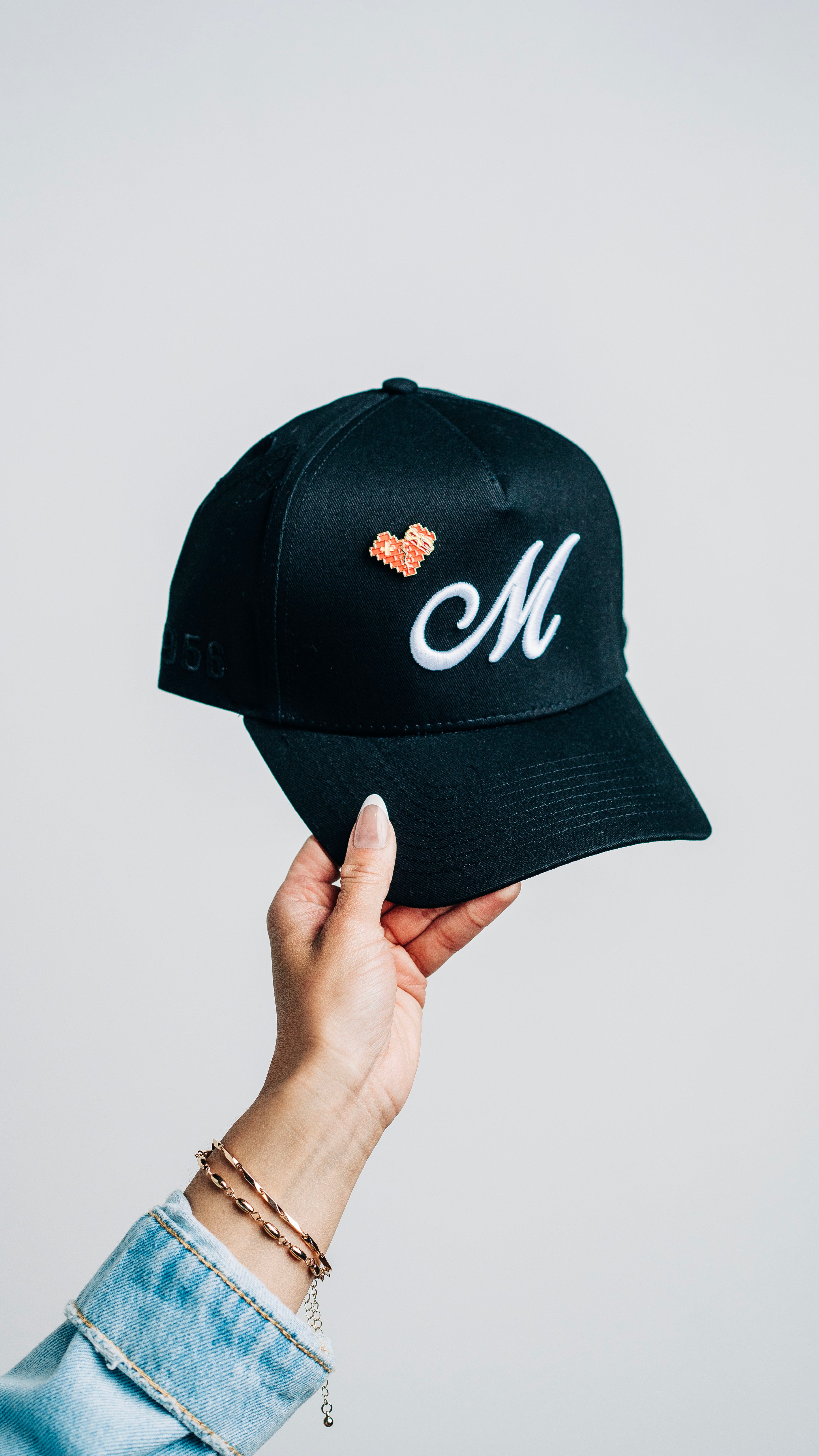 Look Over Me Snapback/ / Black